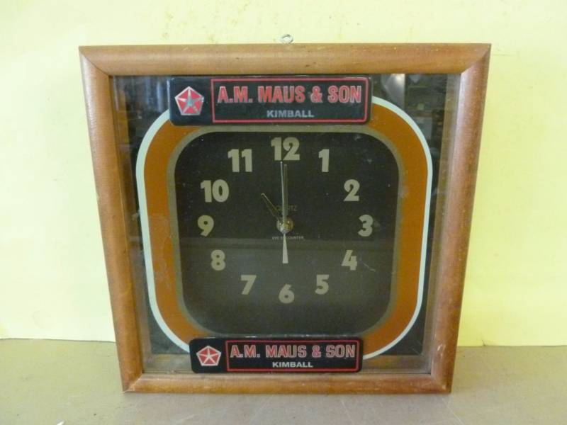lot 98 image: Wall Clock