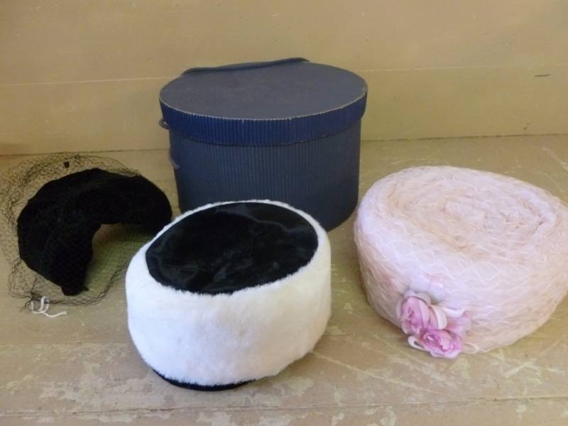 lot 129 image: Vintage Ladies Hats
