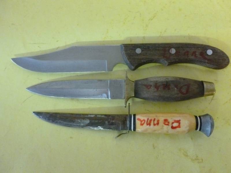 lot 143 image: Hunting Knives