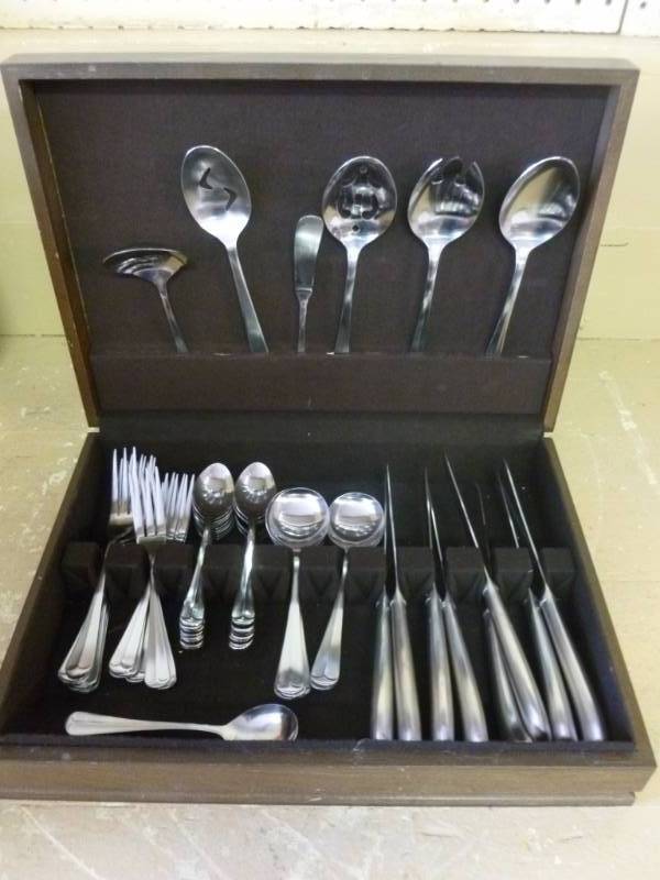 lot 155 image: Flatware Set