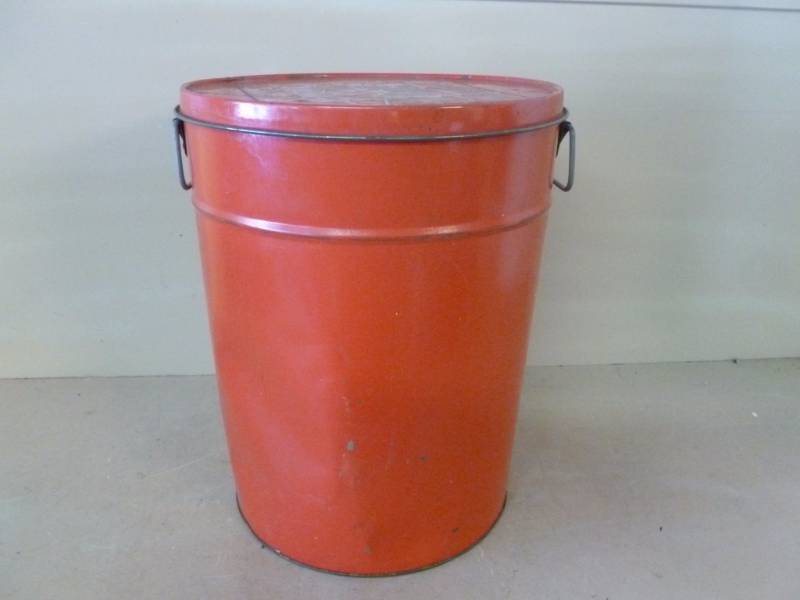 lot 158 image: Metal Container