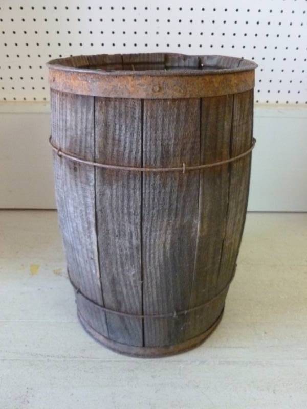 lot 192 image: Vintage Nail Keg