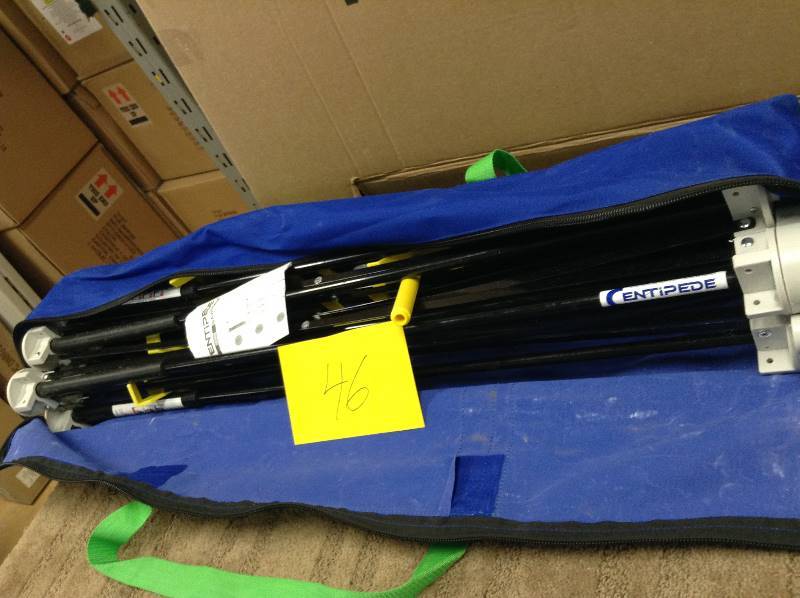 lot 46 image: Centipede 1500 Capacity Sawhorse