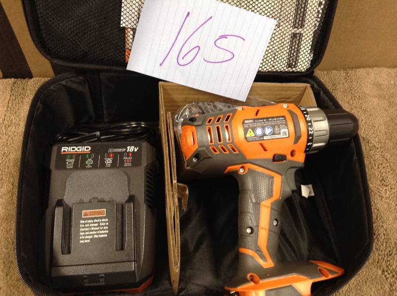 lot 165 image: PetSafe In Ground Radio Fence Training Kit and PetSafe HIG1113658 Ultralight Receiver Collar