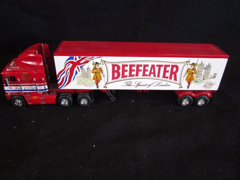 lot 13 image: Die Cast Semi Beefeater Dry Gin