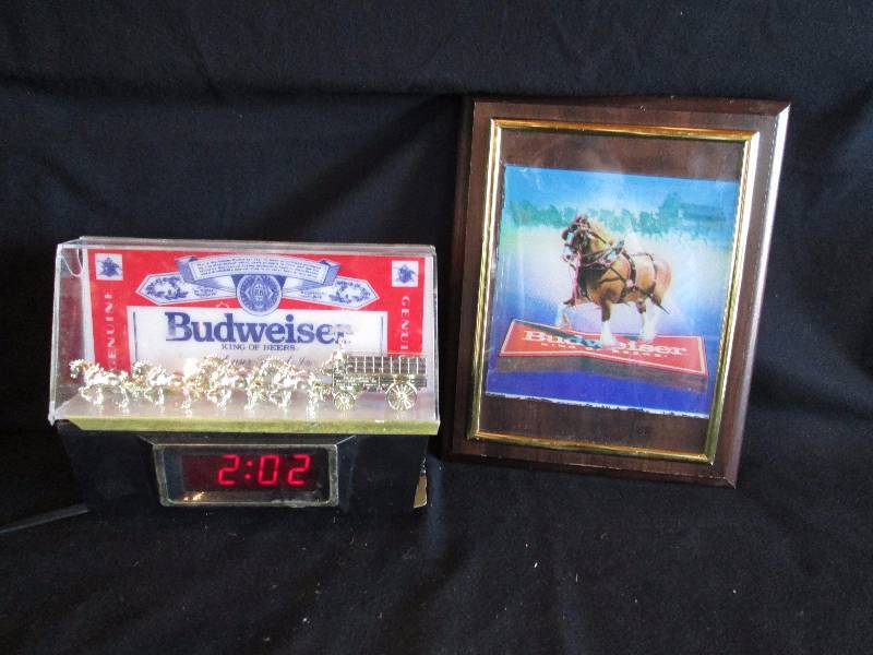 lot 17 image: Budweiser Beer Bar clock