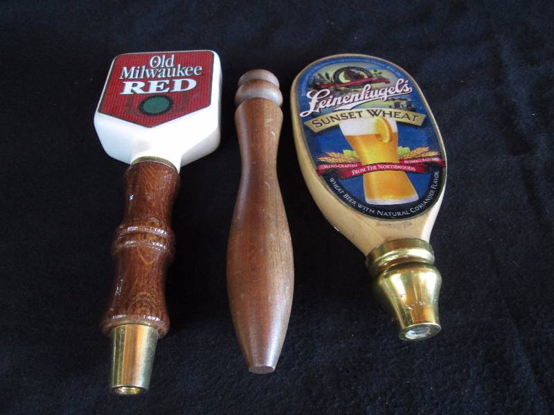 lot 25 image: 3 Tap Handles