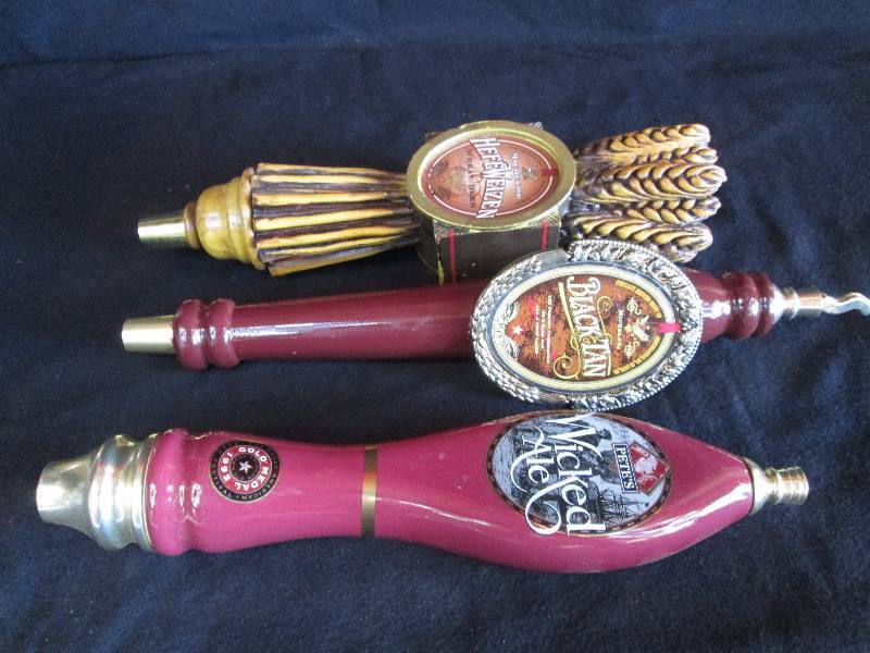 lot 29 image: 3 Tap Handles