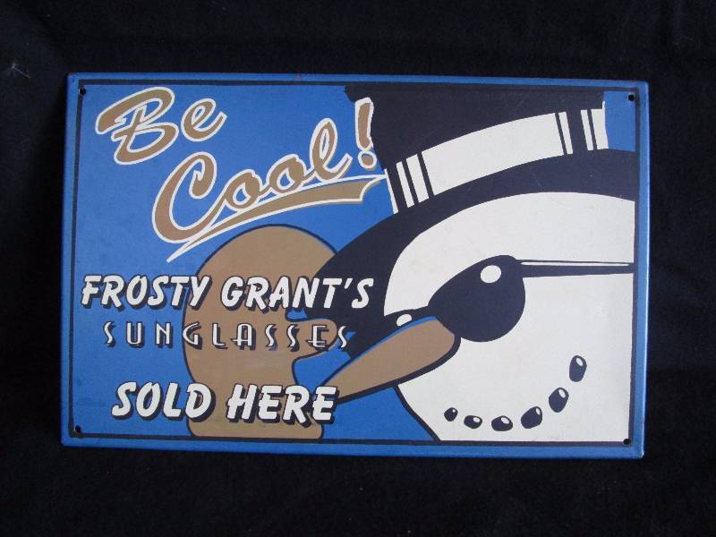 lot 32 image: Collectable Tin Sign