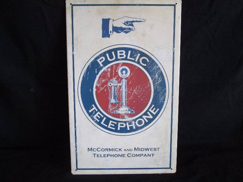 lot 33 image: Collectable Tin Sign