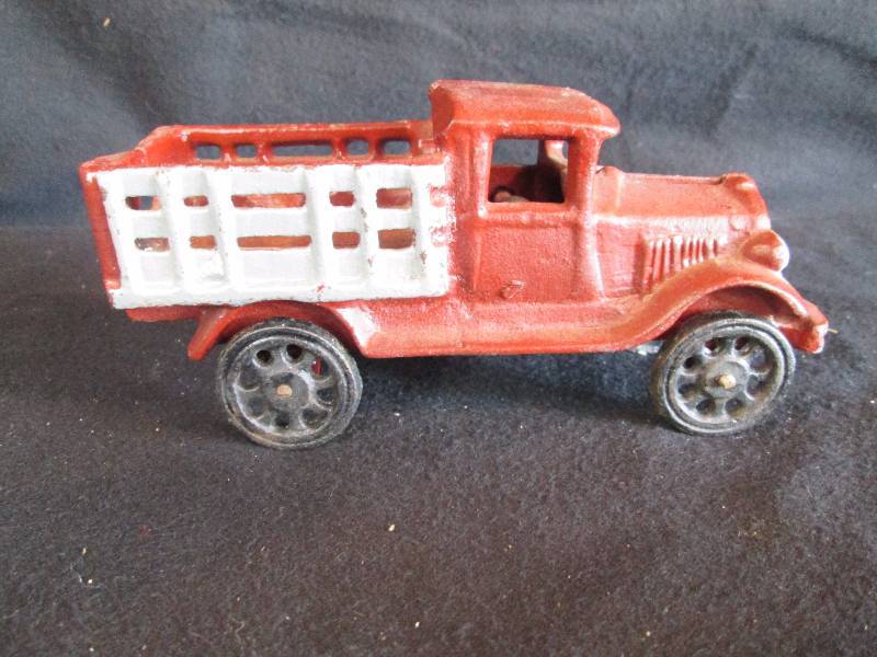 lot 42 image: Cast Iron Toy
