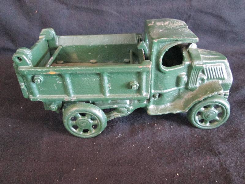 lot 43 image: Cast Iron Toy
