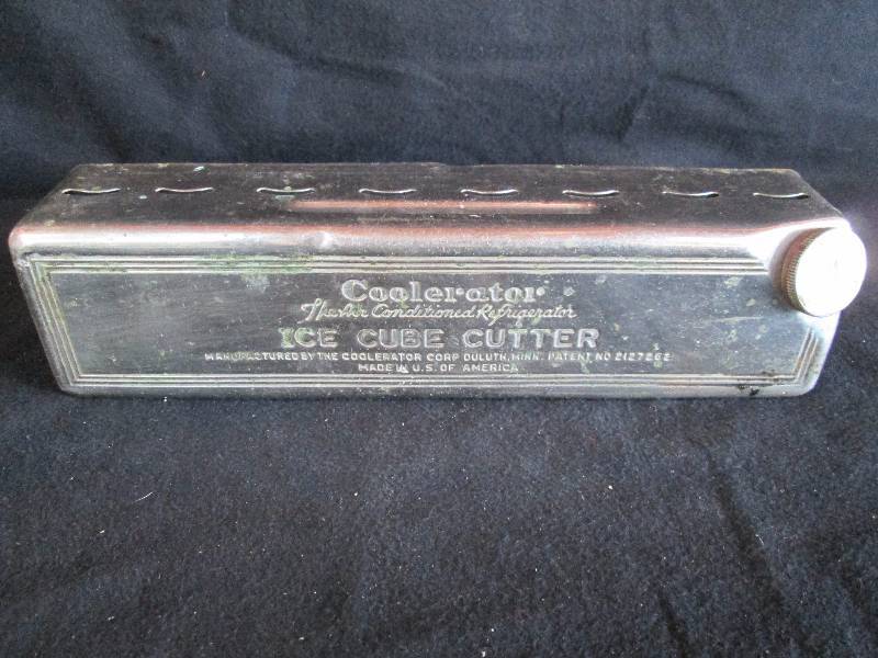 lot 51 image: Vintage Ice Cube Cutter