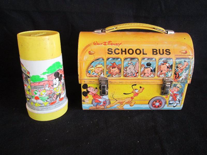 lot 54 image: Vintage Walt Disney Lunch Box