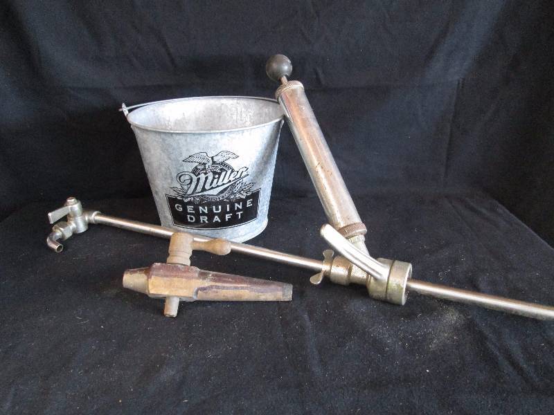 lot 31 image: Keg Tap & Bucket