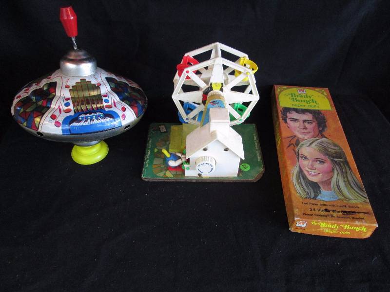 lot 71 image: Vintage Toys