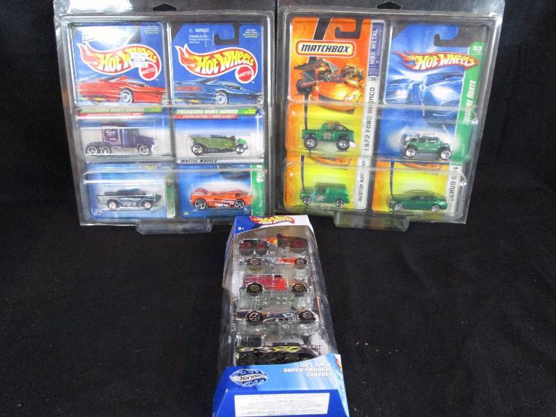 lot 92 image: Hot Wheels cars
