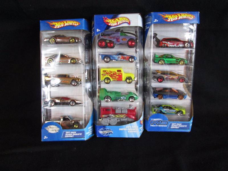 lot 93 image: Hot Wheels cars