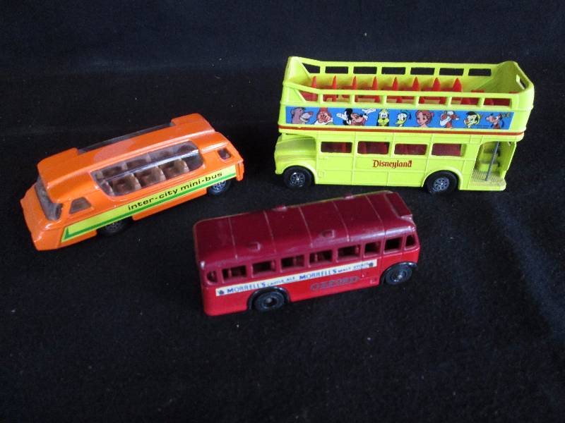 lot 102 image: School Buss Toys