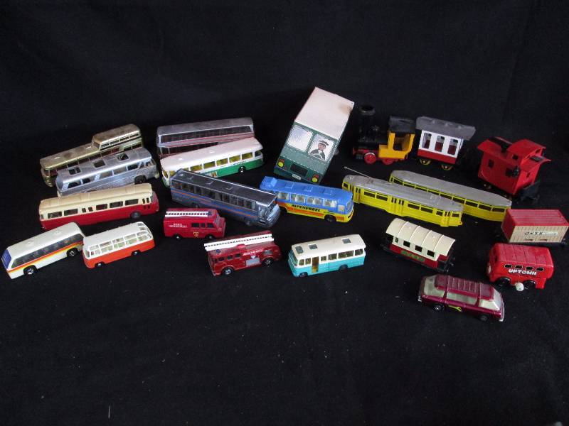 lot 103 image: School Buss Toys