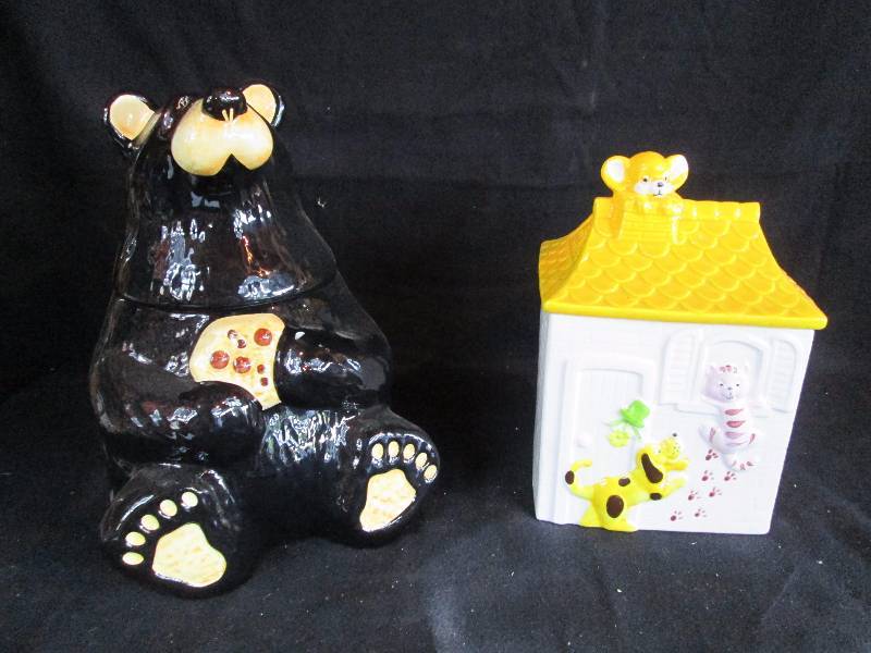lot 119 image: Cookie Jars