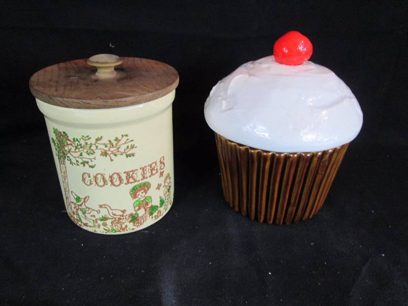lot 120 image: Cookie Jars
