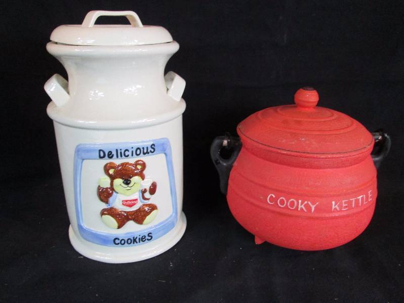 lot 121 image: Cookie Jars