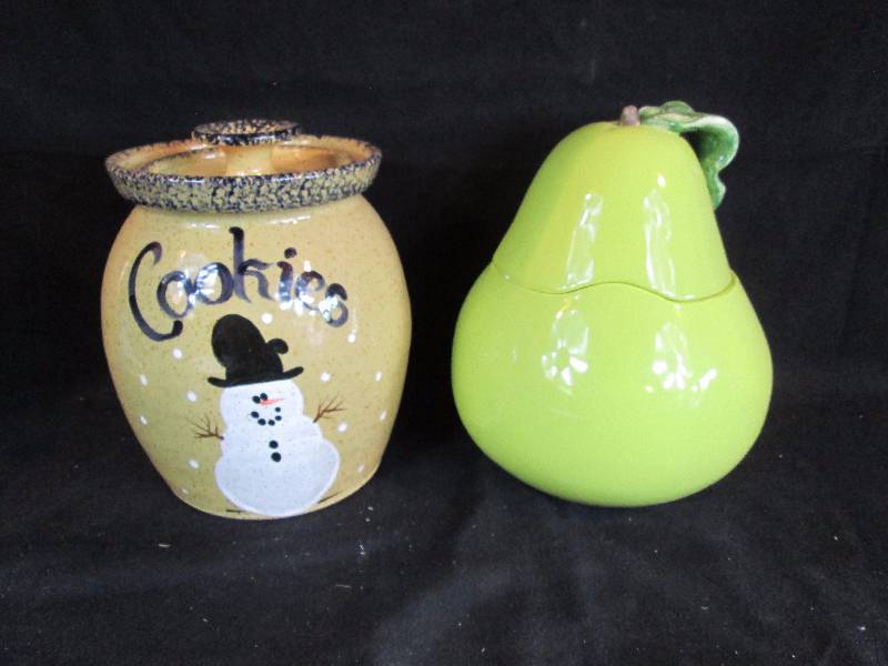 lot 122 image: Cookie Jars