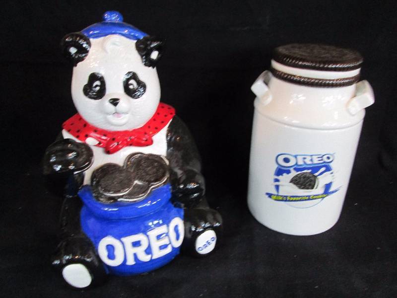 lot 124 image: Cookie Jars