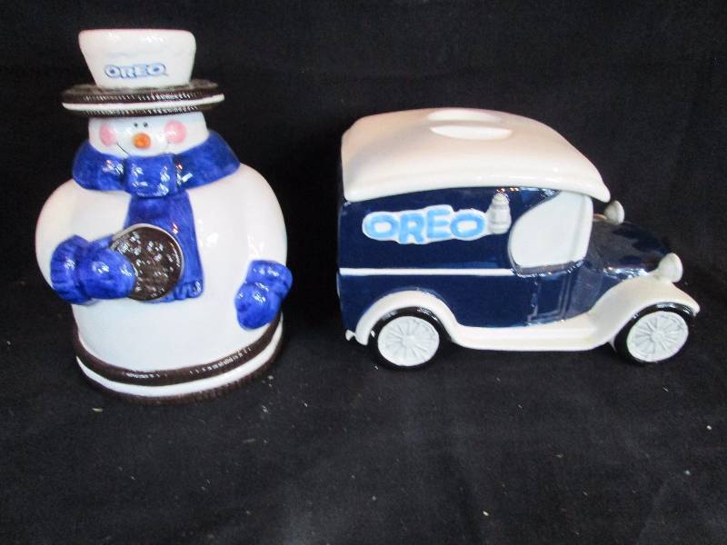 lot 125 image: Cookie Jars