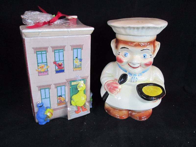 lot 126 image: Cookie Jars