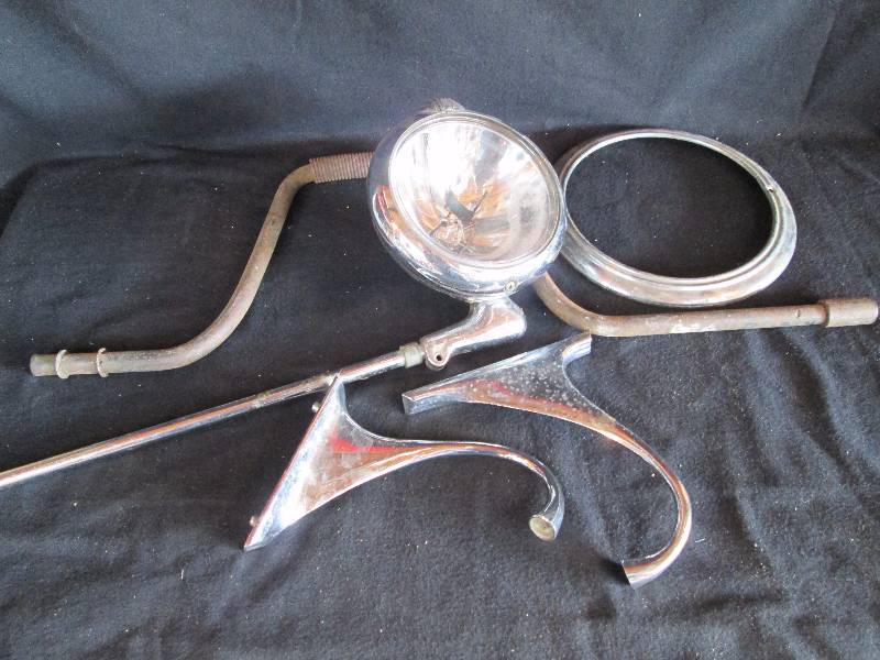 lot 151 image: Vintage Spot Light