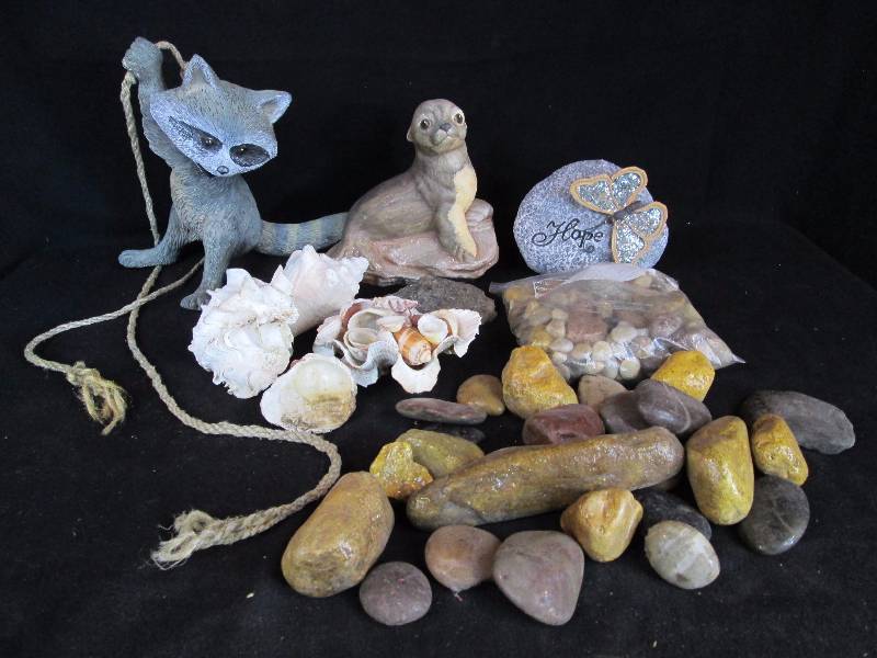 lot 157 image: Out Side Decorations