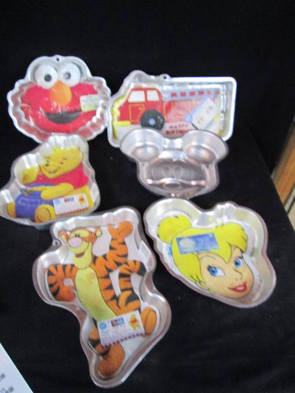 lot 162 image: Themed Cake Pans