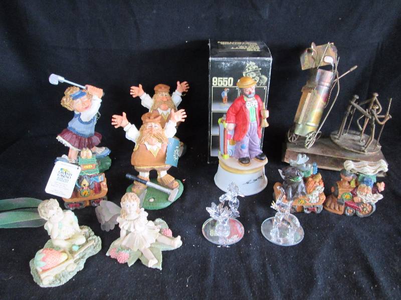 lot 170 image: Emmitt The Clown Figure