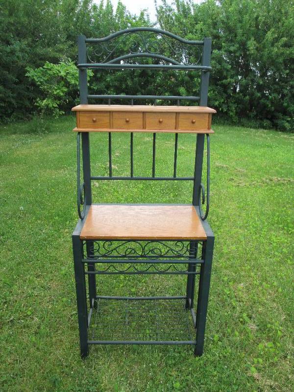 lot 175 image: Backers Rack