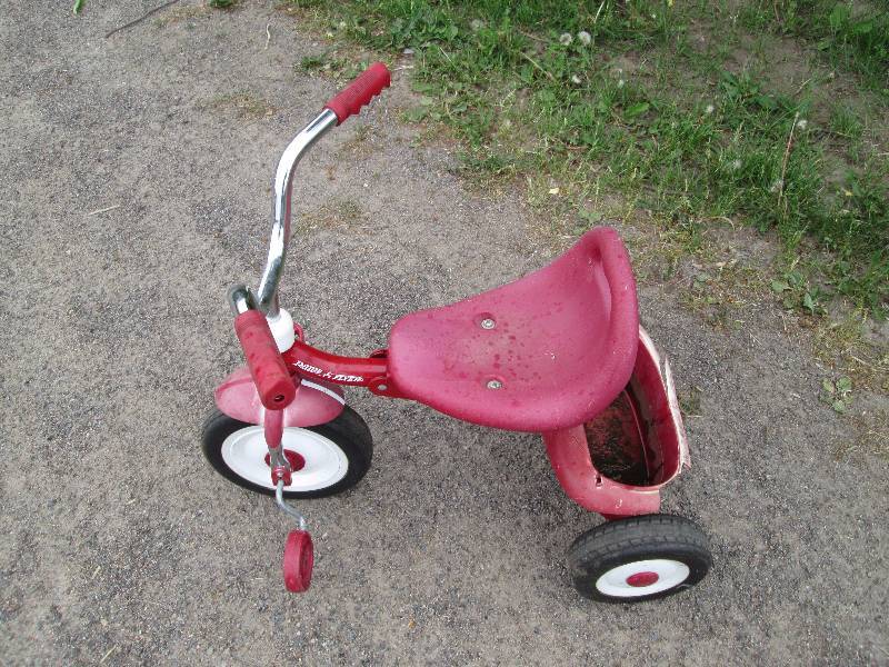 lot 189 image: Radio Flyer Tricycle