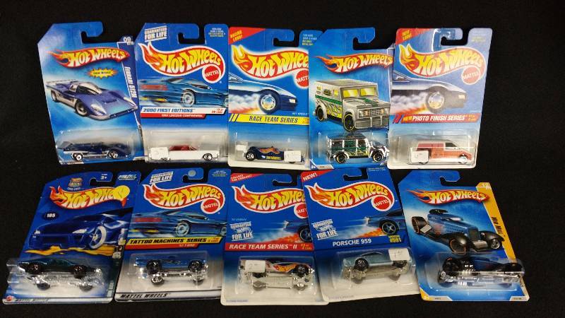lot 203 image: 1990s & 2000s Hotwheels Die-Cast New in Box