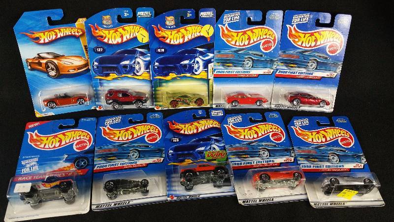 lot 206 image: 1990s & 2000s Hotwheels Die-Cast New in Box
