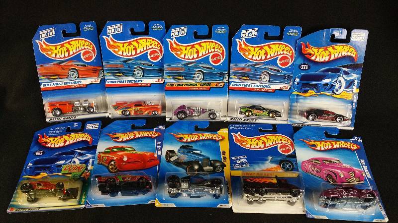 lot 210 image: 1990s & 2000s Hotwheels Die-Cast New in Box