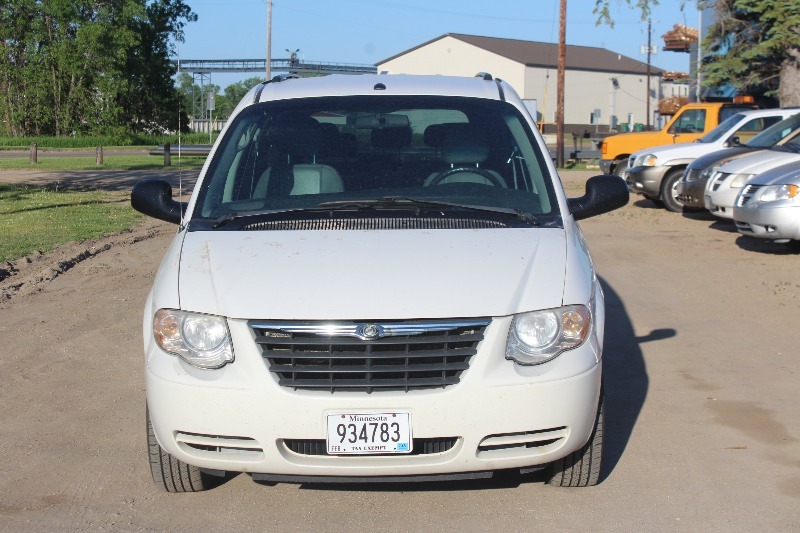 2006 Chrysler Town & Country Touring Edition - Stow N Go Seating