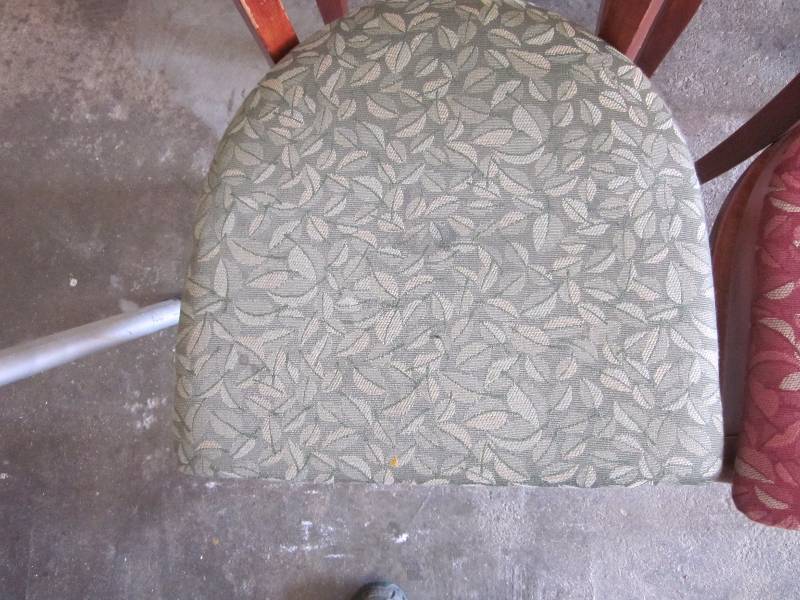 lot 115 image: 4 Wood Chairs with Cloth Seats