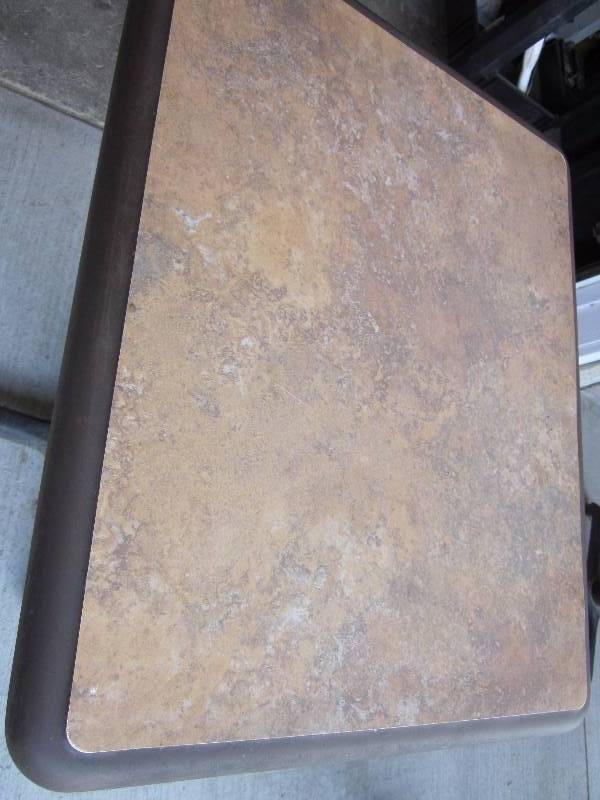 lot 146 image: Pedestal Table