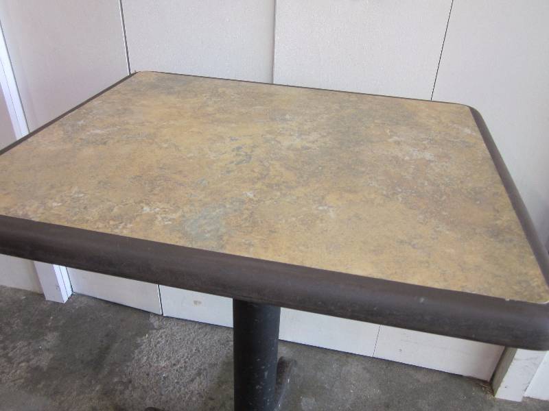 lot 148 image: Pedestal Table