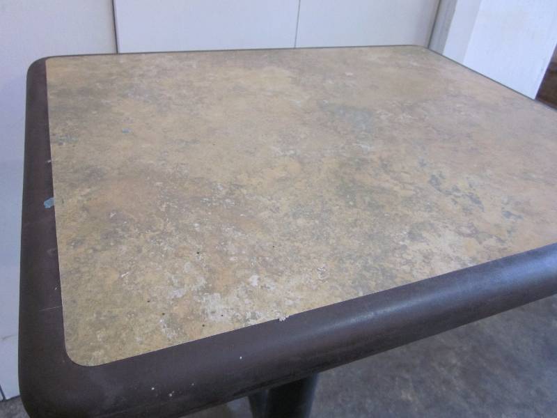 lot 149 image: Pedestal Table