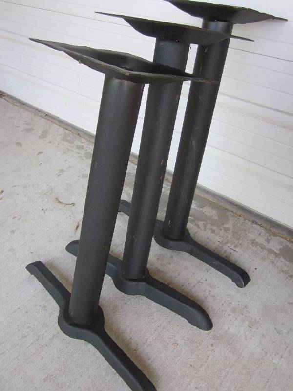 lot 118 image: 60 Round Table with 3 Trestle Legs