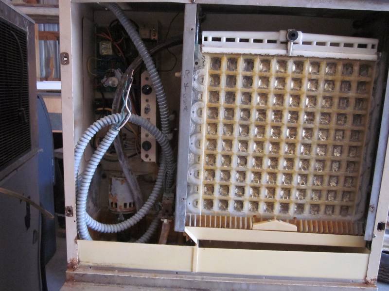 lot 9 image: Scotsman Ice Maker