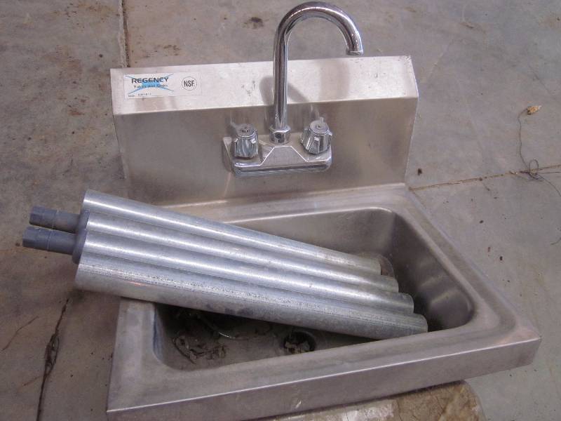 lot 21 image: 2 Sinks