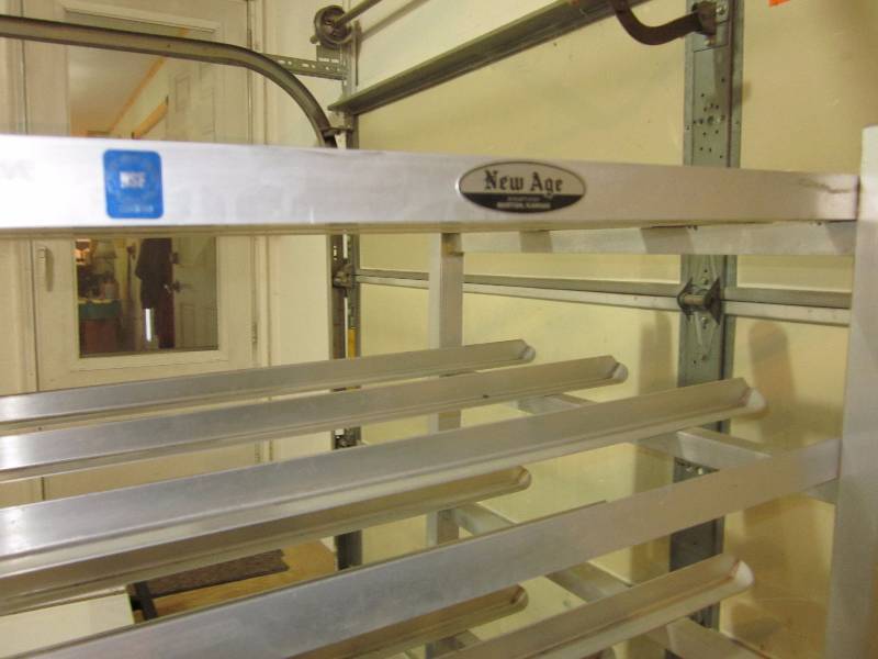 lot 4 image: New Age Can Rack