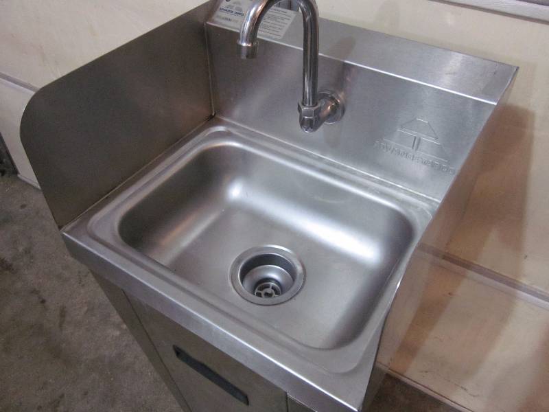 lot 31 image: Hands Free Hand Washing Station
